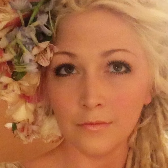 Meet your Posher, Alison - Picture 1 of 1